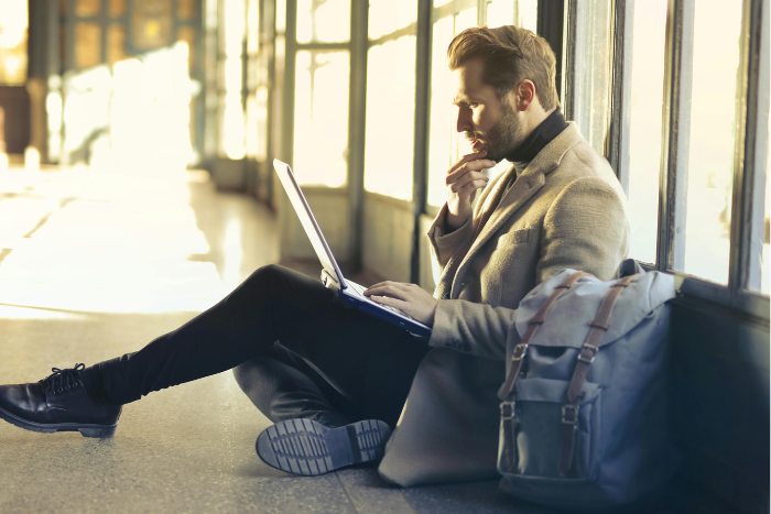 Un copywriter che lavora da remoto è una delle possibilità per questa professione
