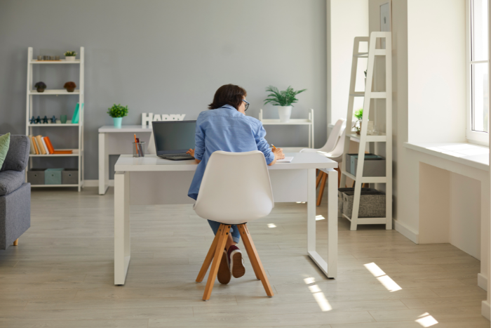 Lavorare da remoto o per una agenzia di comunicazione è una delle domande che si pongono i futuri copywriter